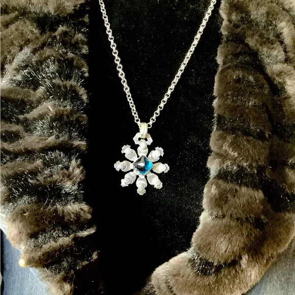 Saphire necklace